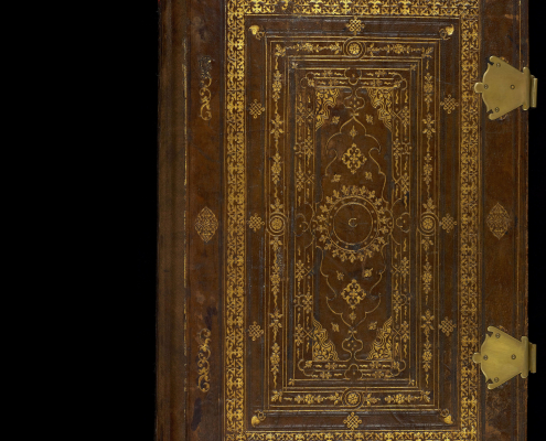 Zeitgenössischer Ledereinband mit reichen Verzierungen für den Portolan-Atlas des Battista Agnese um 1550 - Signatur: Ms. Ham. 529