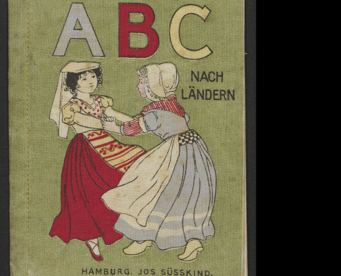 Verlagseinband aus Gewebe für das Kinderbuch „ABC nach Ländern“, erschienen in Hamburg bei Jos. Süsskind und London bei Dean's Rag books um 1905 - Signatur: B III b, 2139 R