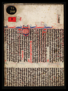 Für diesen Einband wurde eine Pergamenthandschrift verwendet. 16. Jahrhundert - Signatur: Yu 2946 : R